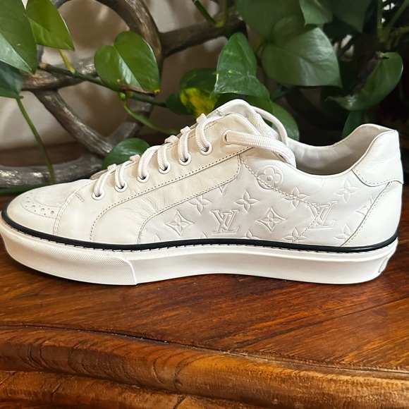 Louis Vuitton
LV Monogram Leather Sneakers - Picture 1 of 8